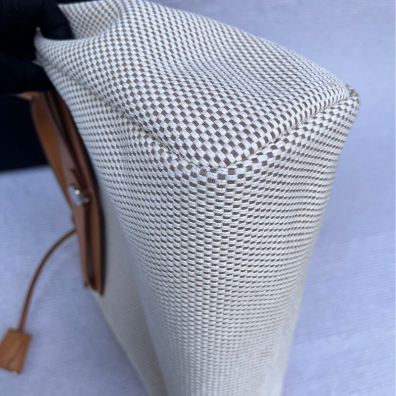 【贈送藍色更換袋❗️一個價錢擁有兩個包✨】Hermes Herbag 31米棕單肩|雙肩|斜背 中古包-17