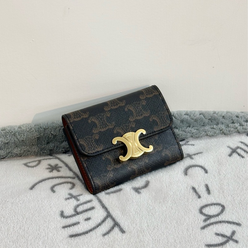 【全🆕】celine compact wallet tan 品牌標誌金扣印花帆布卡包錢包 三合一 棕褐色-0