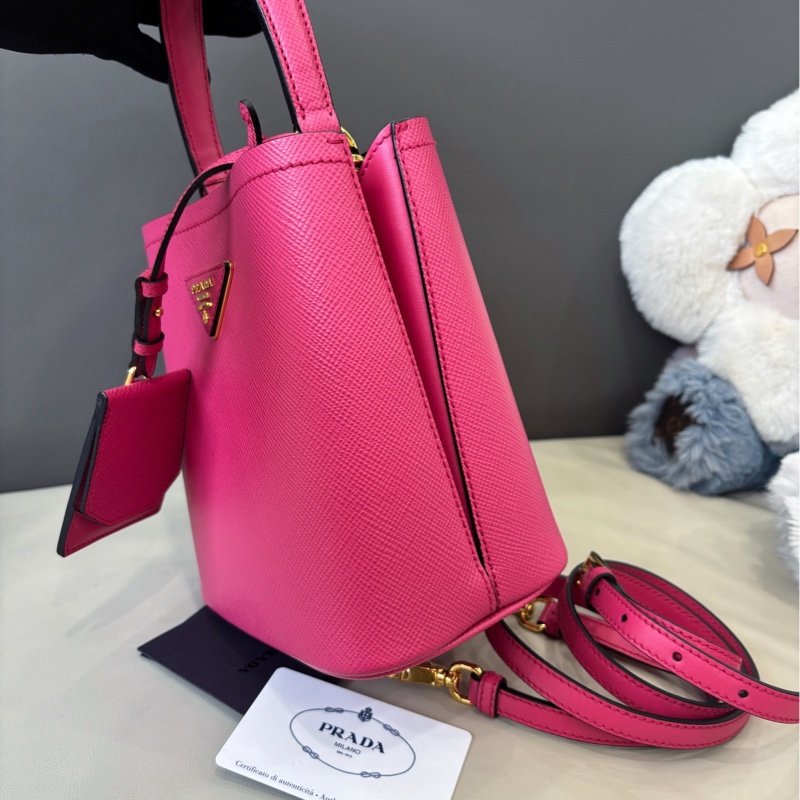 Prada  玫紅色小號Panier Saffiano十字紋牛皮水桶包-3