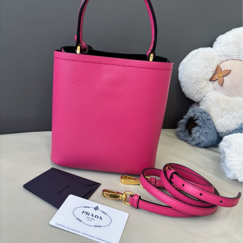Prada  玫紅色小號Panier Saffiano十字紋牛皮水桶包-4