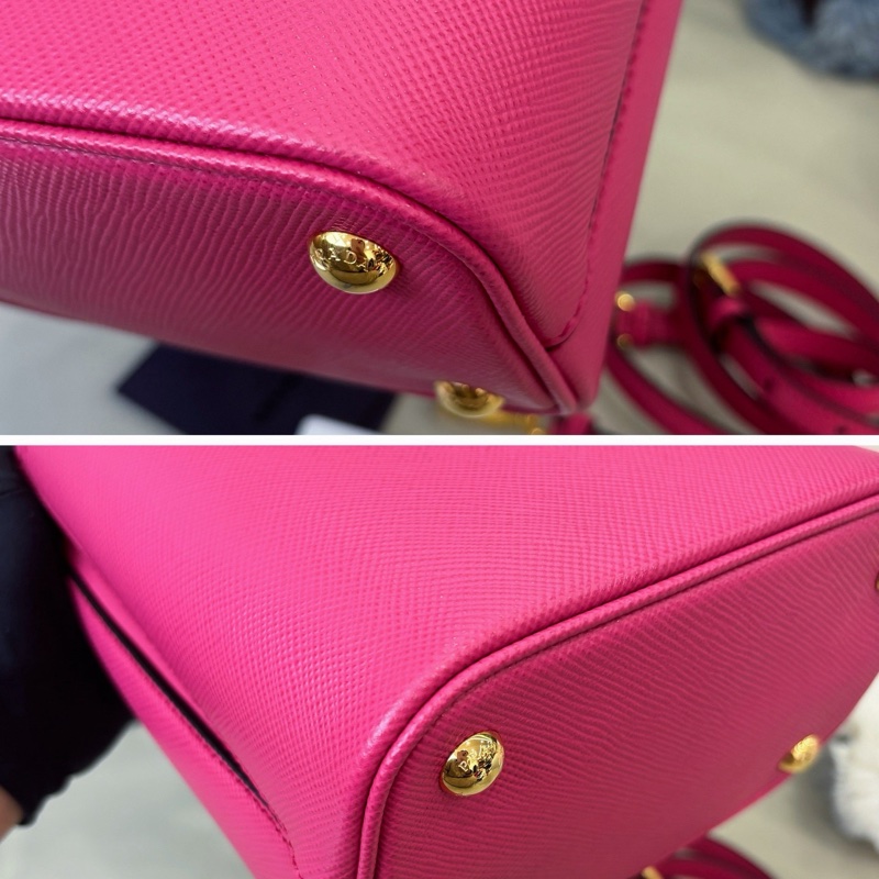 Prada  玫紅色小號Panier Saffiano十字紋牛皮水桶包-6