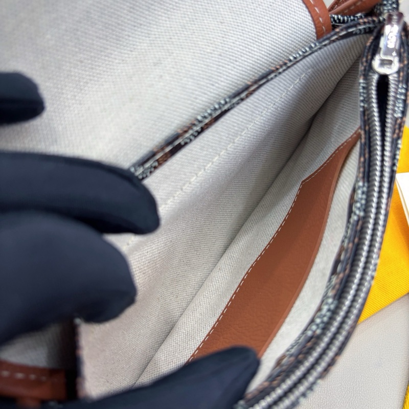 Goyard戈雅  棕色老花Plumet三層信封包-7