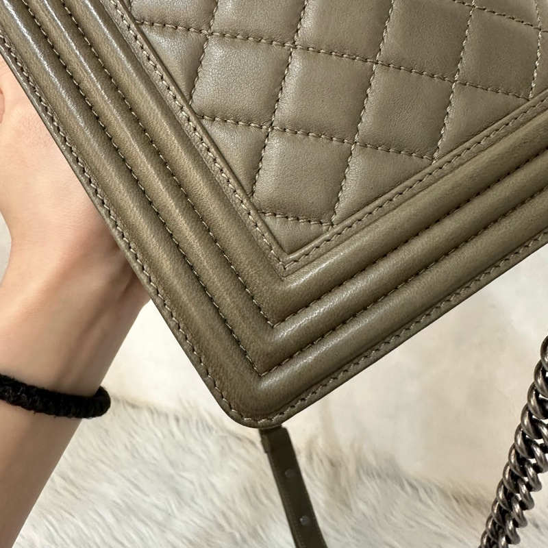 特價出清🌸Chanel A67086 墨綠色銀釦boy25-12