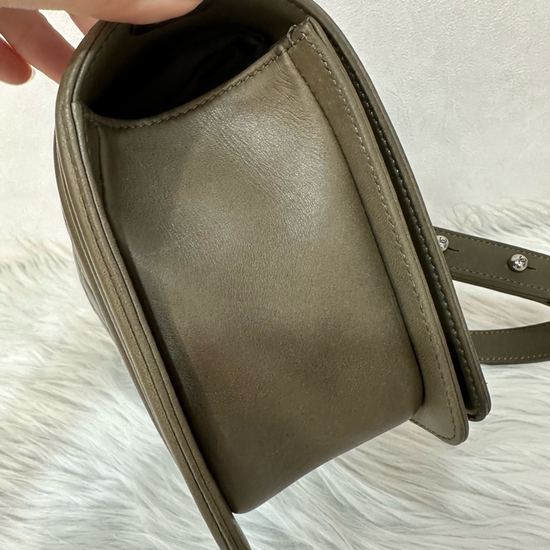 特價出清🌸Chanel A67086 墨綠色銀釦boy25-25