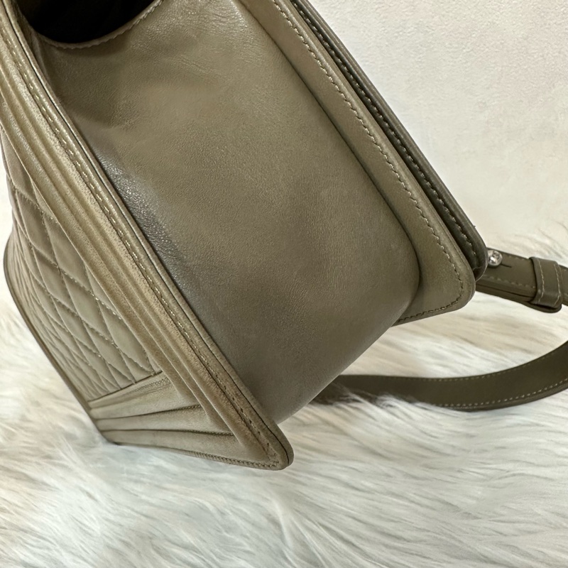 特價出清🌸Chanel A67086 墨綠色銀釦boy25-26