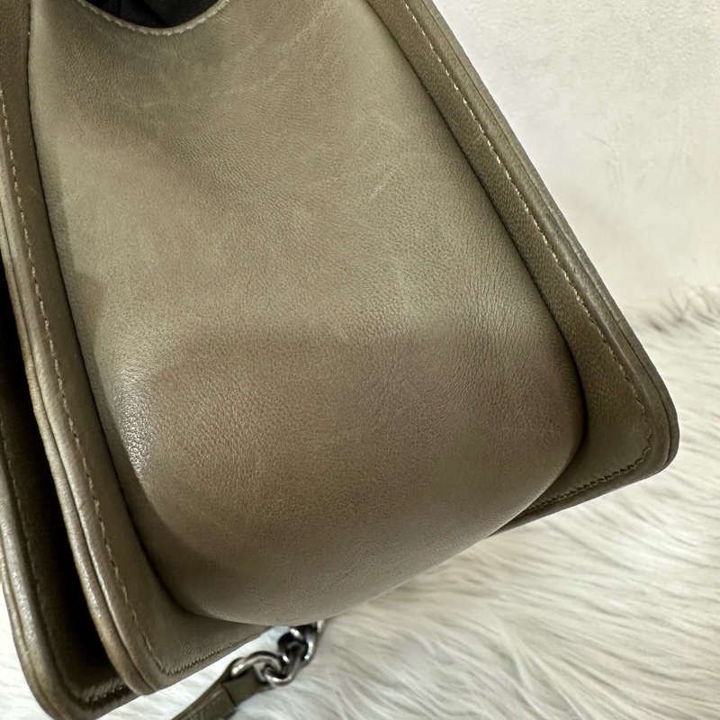 特價出清🌸Chanel A67086 墨綠色銀釦boy25-28