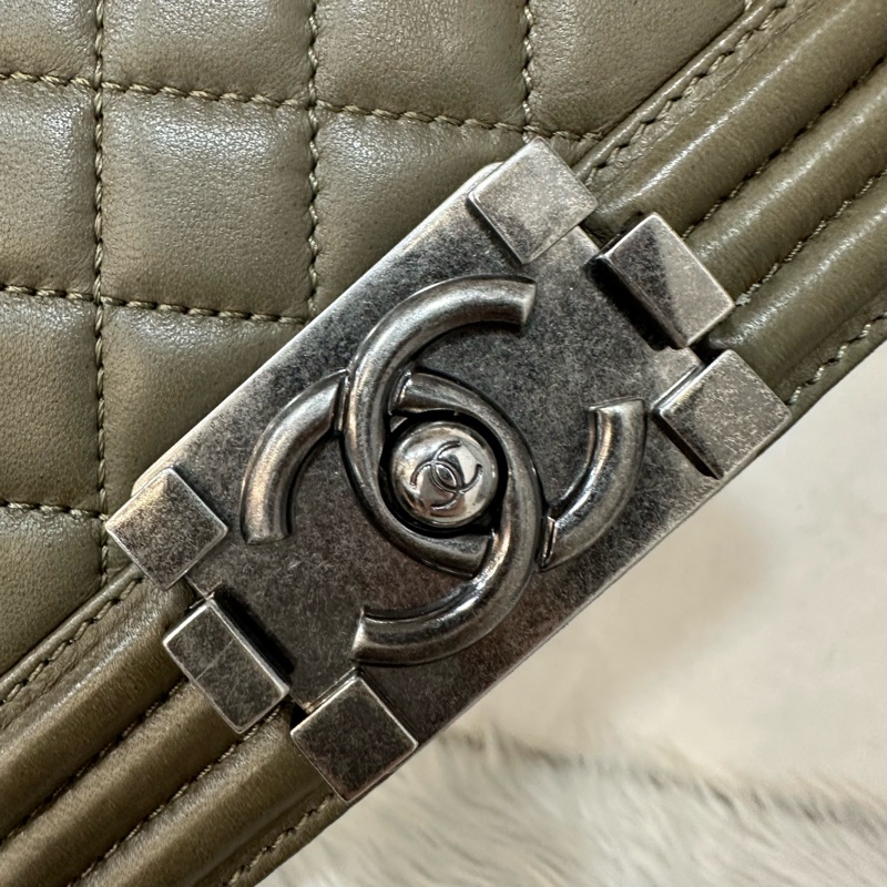 特價出清🌸Chanel A67086 墨綠色銀釦boy25-29