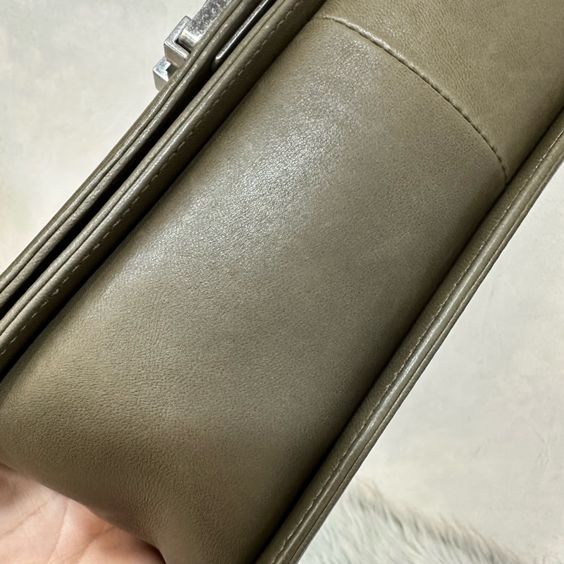 特價出清🌸Chanel A67086 墨綠色銀釦boy25-31