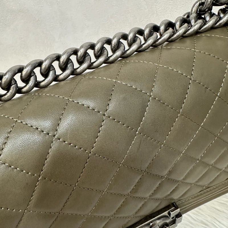 特價出清🌸Chanel A67086 墨綠色銀釦boy25-35