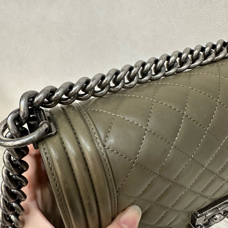 特價出清🌸Chanel A67086 墨綠色銀釦boy25-36