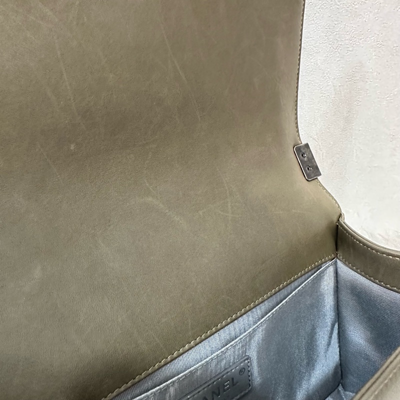 特價出清🌸Chanel A67086 墨綠色銀釦boy25-45