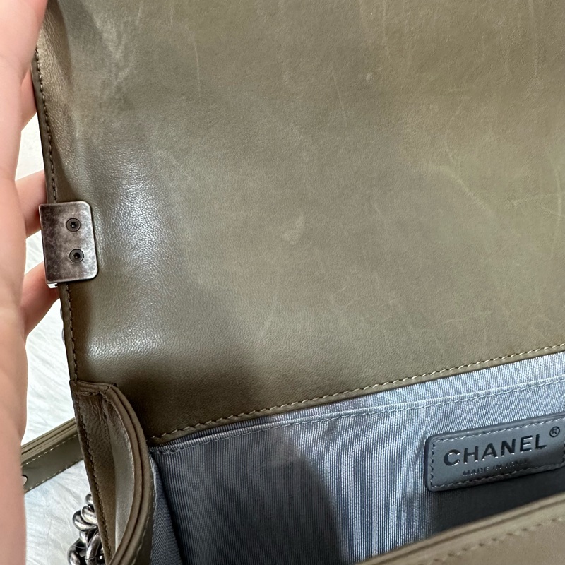 特價出清🌸Chanel A67086 墨綠色銀釦boy25-53