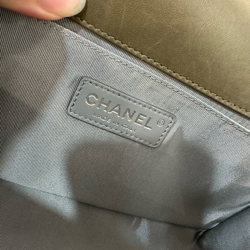 特價出清🌸Chanel A67086 墨綠色銀釦boy25-54