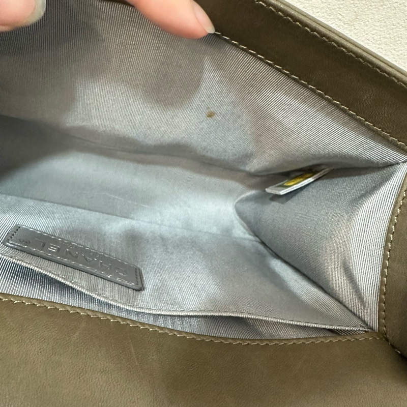 特價出清🌸Chanel A67086 墨綠色銀釦boy25-63