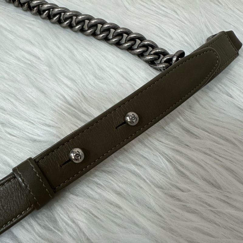 特價出清🌸Chanel A67086 墨綠色銀釦boy25-68