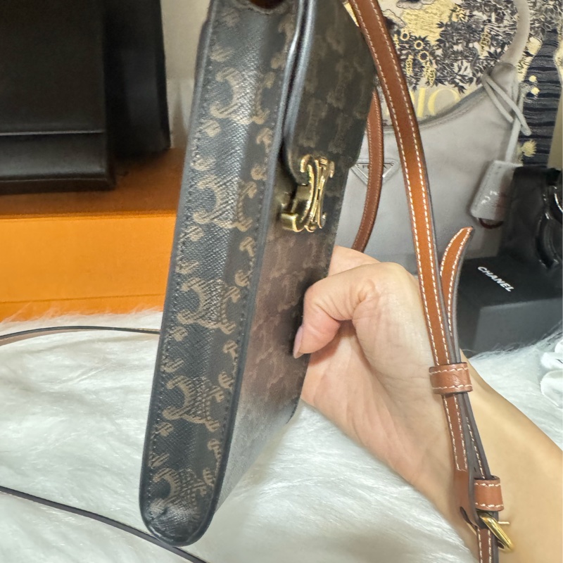 Celine 經典老花手機包-7