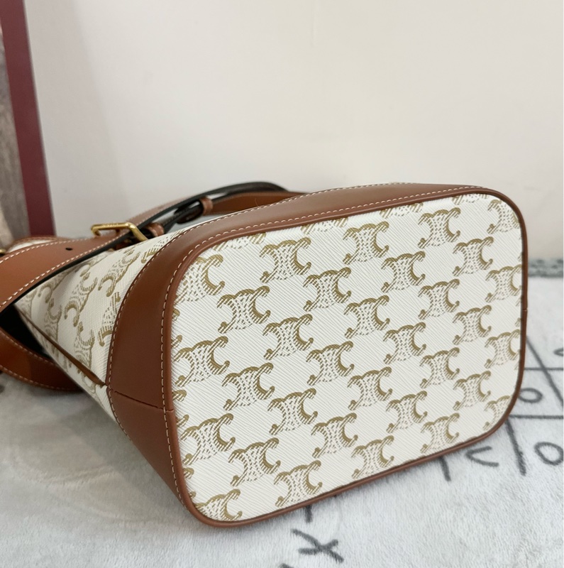 【全🆕】Celine Triomphe bucket bag老花small水桶包 小號 small白色 單肩包 斜挎包-3