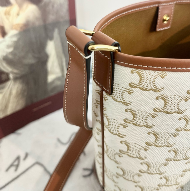 【全🆕】Celine Triomphe bucket bag老花small水桶包 小號 small白色 單肩包 斜挎包-5