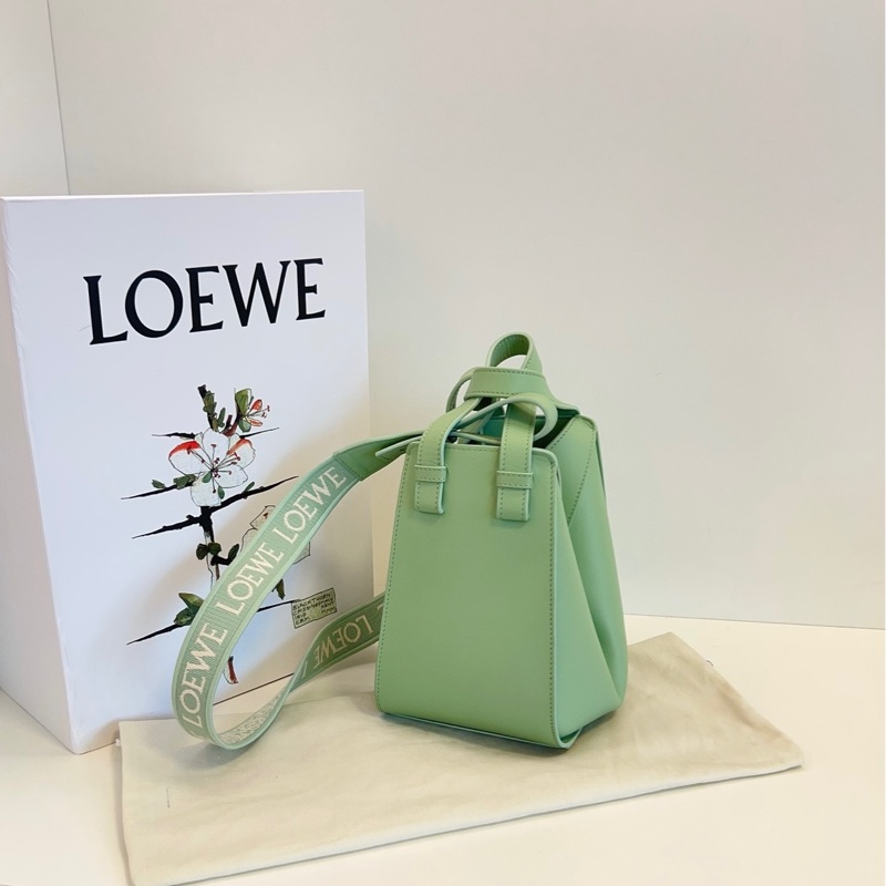 Loewe羅意威 新款Hammock秋葵綠釉 金扣 全logo刺繡寬肩帶 吊床包-3