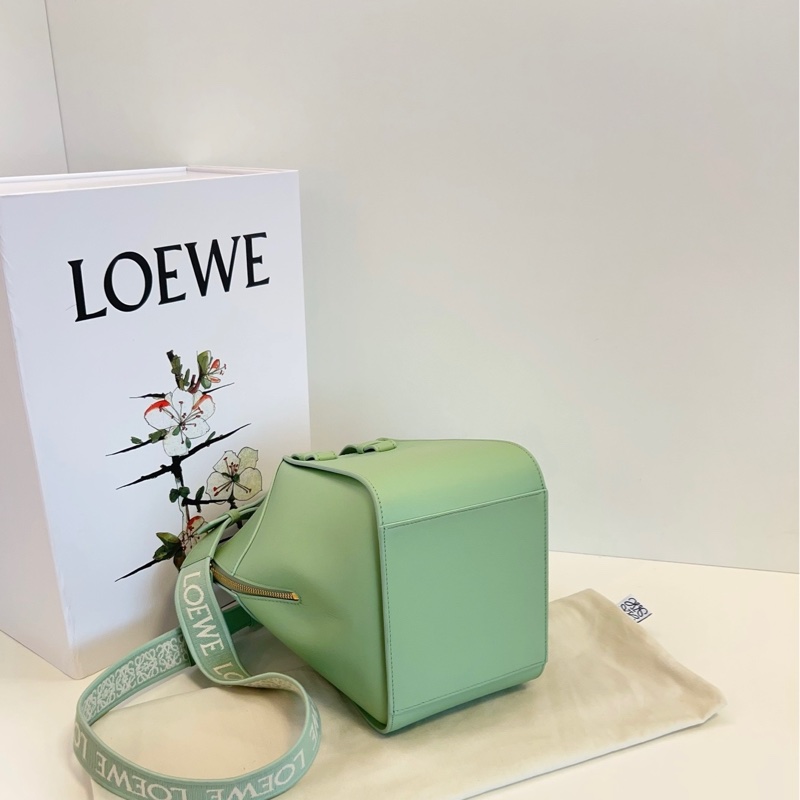 Loewe羅意威 新款Hammock秋葵綠釉 金扣 全logo刺繡寬肩帶 吊床包-4