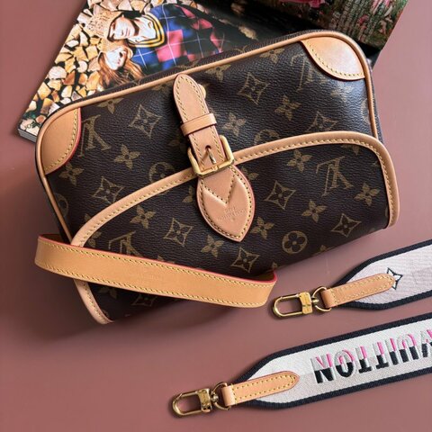 ::LOUIS VUITTON:: LV M45985 Diane花紋手提肩背兩用粉背帶法棍斜背包