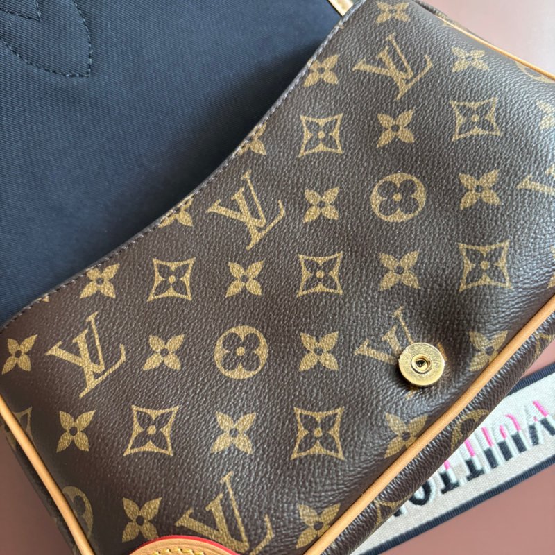 ::LOUIS VUITTON:: LV M45985 Diane花紋手提肩背兩用粉背帶法棍斜背包-4