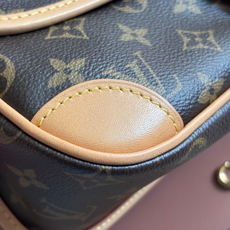 ::LOUIS VUITTON:: LV M45985 Diane花紋手提肩背兩用粉背帶法棍斜背包-11