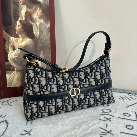 【全🆕】DIOR 30 Montaigne 可調節皮革肩帶拉鍊開合牛皮革水餃包 手提單肩包 迷你 mini藍色