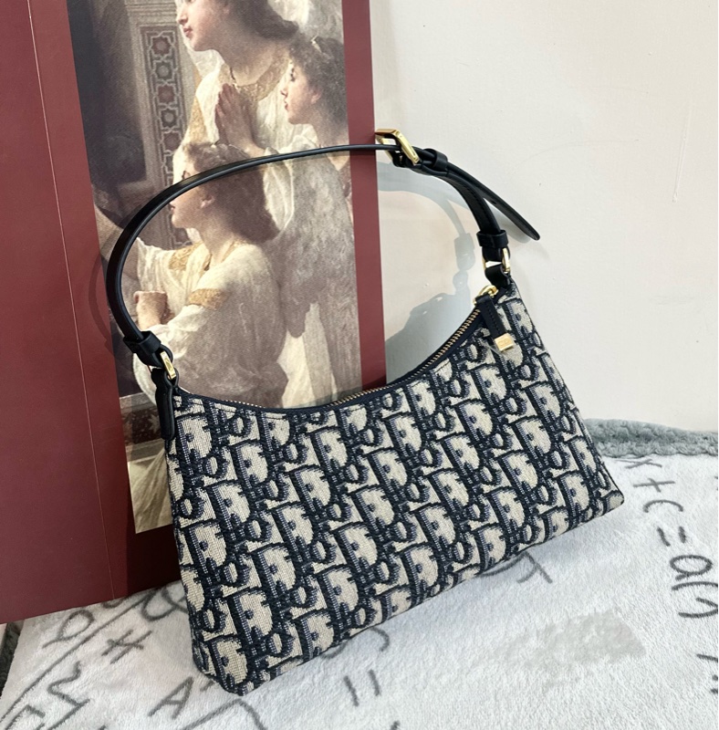 【全🆕】DIOR 30 Montaigne 可調節皮革肩帶拉鍊開合牛皮革水餃包 手提單肩包 迷你 mini藍色-1