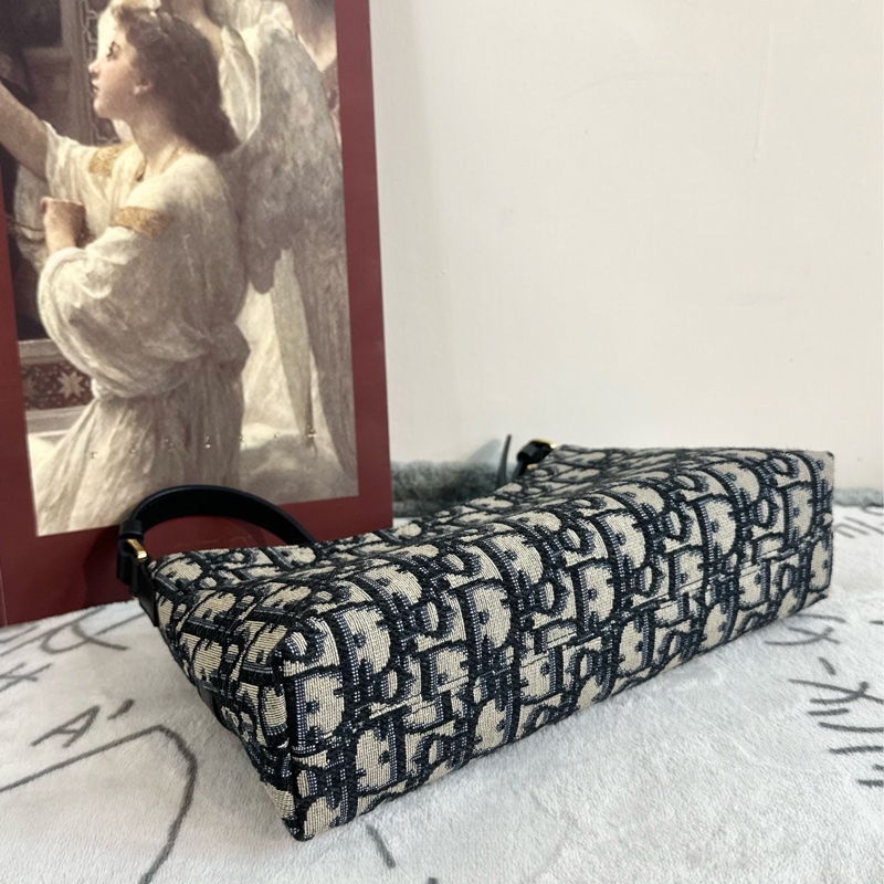 【全🆕】DIOR 30 Montaigne 可調節皮革肩帶拉鍊開合牛皮革水餃包 手提單肩包 迷你 mini藍色-3