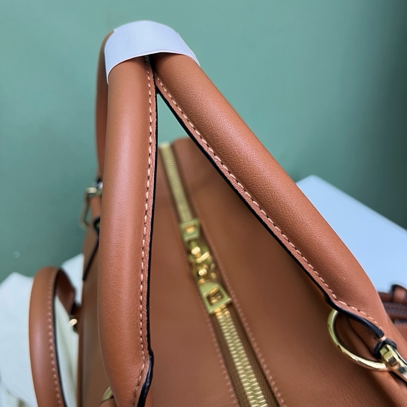 Loewe焦糖色amazona保齡球包-6