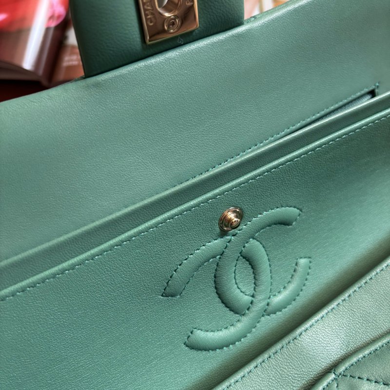 COCO 23 ::CHANEL:: 莫蘭迪綠 經典淡金雙C CF23 菱格紋口蓋包 鍊包 肩背包 斜背包-17