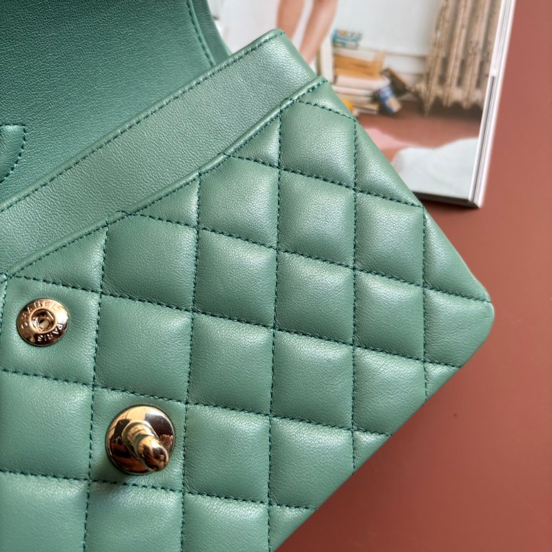 COCO 23 ::CHANEL:: 莫蘭迪綠 經典淡金雙C CF23 菱格紋口蓋包 鍊包 肩背包 斜背包-18