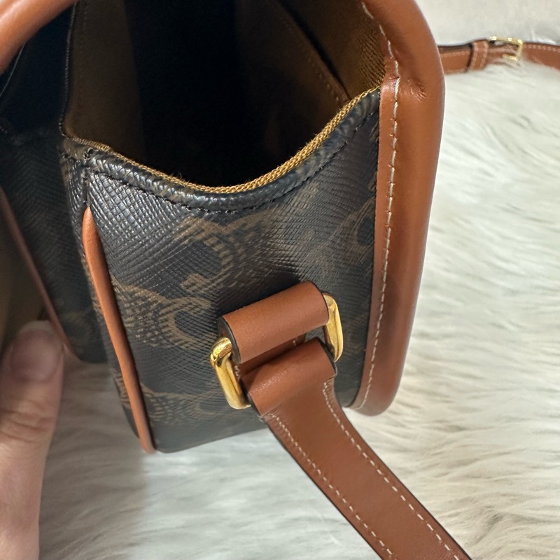 Celine 191502 FOLCO TRIOMPHE 凱旋門馬鞍斜背包-16