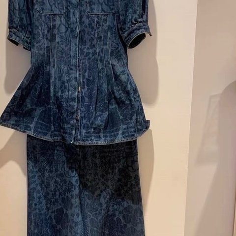CHANEL牛仔套裝衣服34碼，褲子36碼