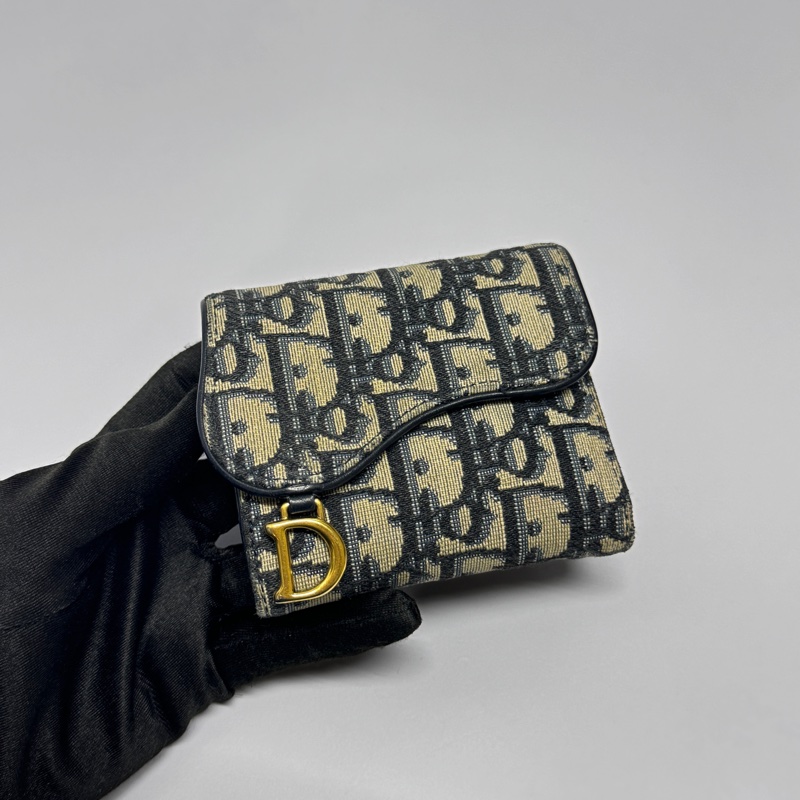 【超！級！新】 Dior Saddle 馬鞍老花短夾 全配🎁 （專櫃24000）-1