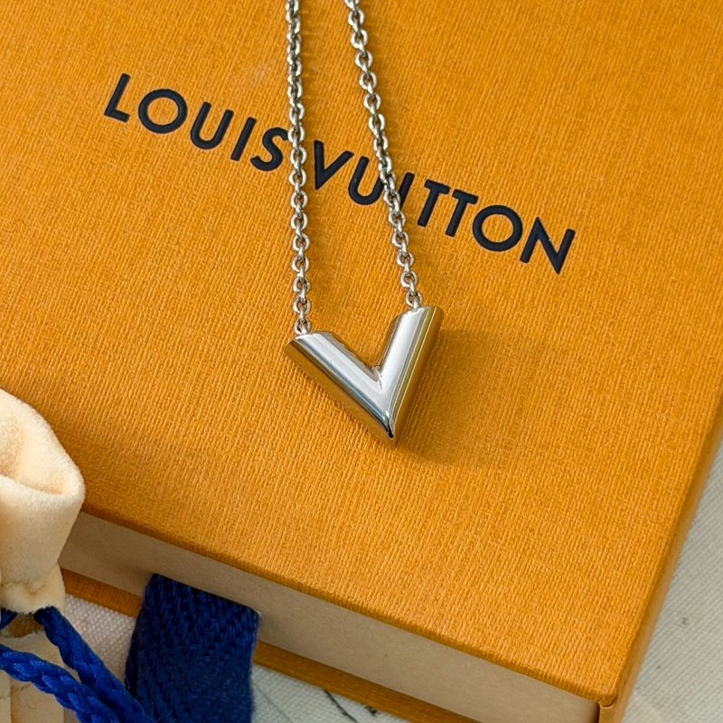 🏷LV 路易威登．Essential V 柔軟項鍊-2