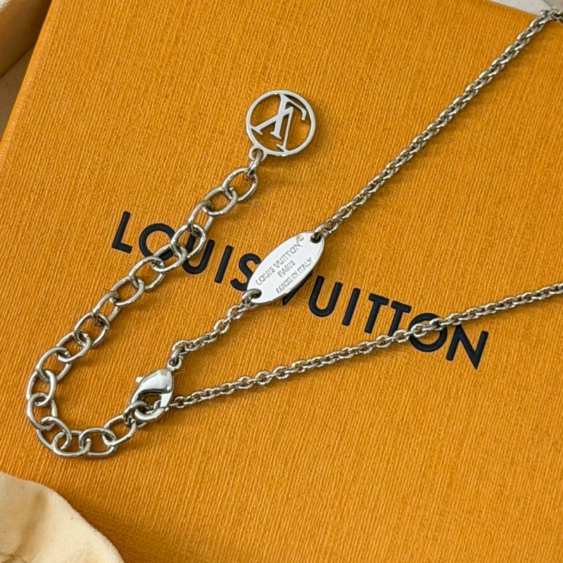 🏷LV 路易威登．Essential V 柔軟項鍊-4