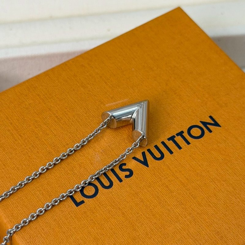 🏷LV 路易威登．Essential V 柔軟項鍊-6