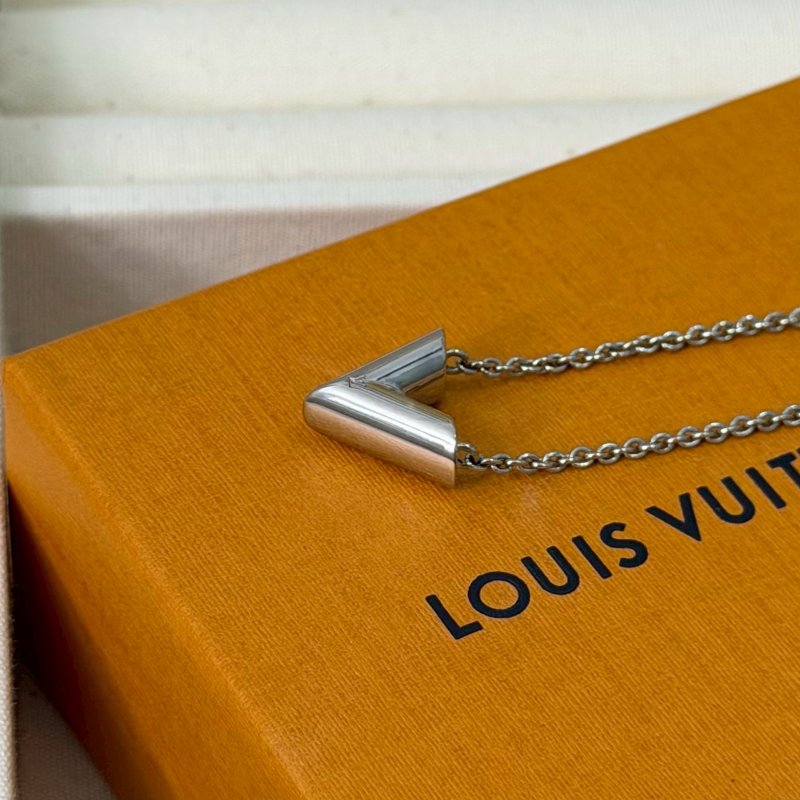 🏷LV 路易威登．Essential V 柔軟項鍊-8