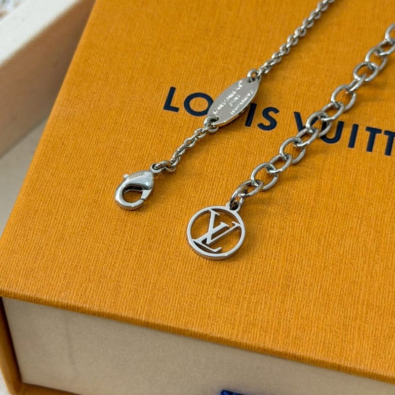 🏷LV 路易威登．Essential V 柔軟項鍊-11