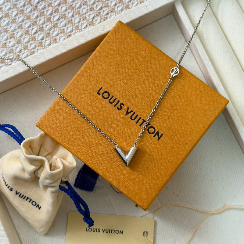🏷LV 路易威登．Essential V 柔軟項鍊-12