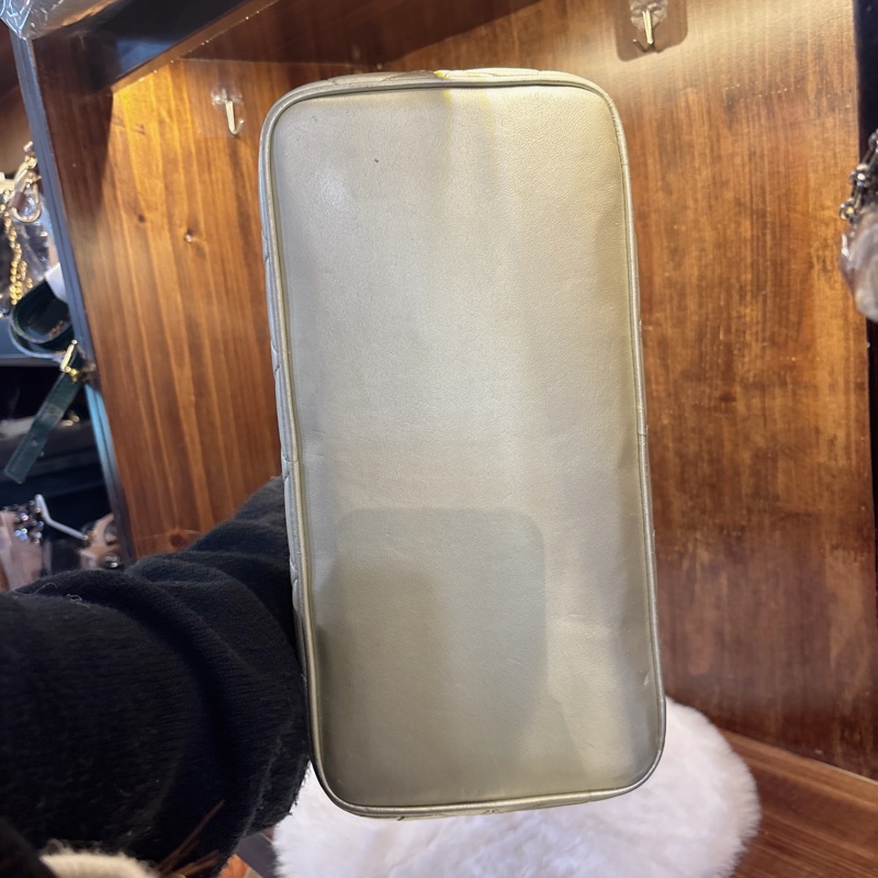 Chanel 金色菱格紋手提包-2