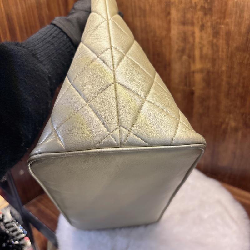 Chanel 金色菱格紋手提包-4