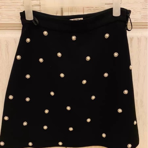 Miumiu羊絨短裙38碼