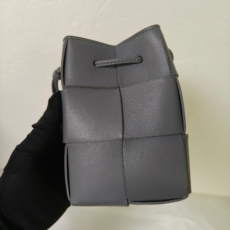 【9成新】㊣✨Bottega Veneta ✨寶緹嘉 BV Cassette 灰色 小羊皮 6格 寬版 編織 迷你 水桶包 肩背包 斜背包 /二手包/二手精品/保證正品🌳二手樹屋🌳-1