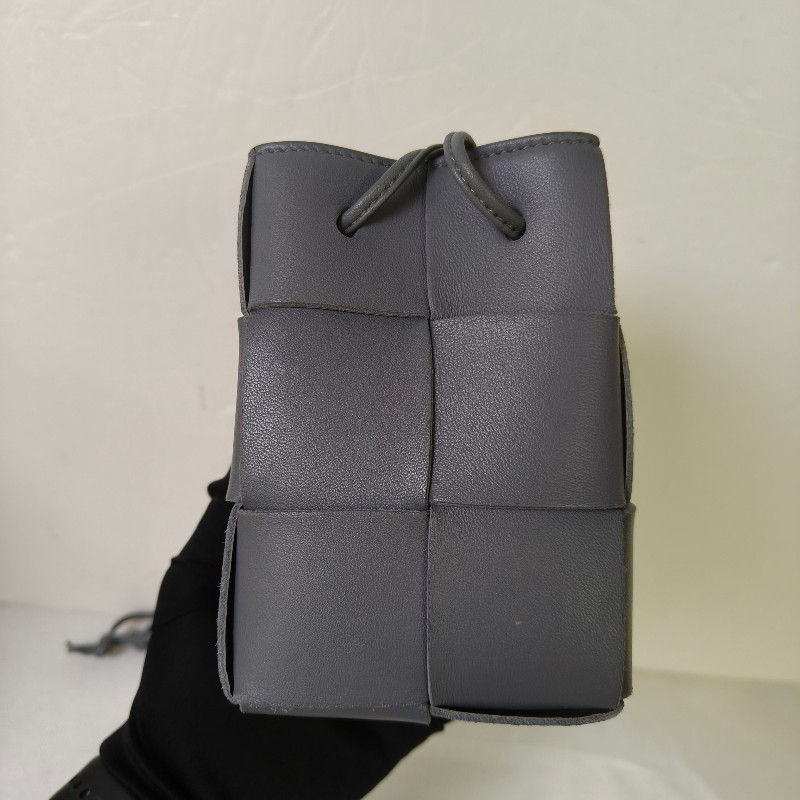 【9成新】㊣✨Bottega Veneta ✨寶緹嘉 BV Cassette 灰色 小羊皮 6格 寬版 編織 迷你 水桶包 肩背包 斜背包 /二手包/二手精品/保證正品🌳二手樹屋🌳-2