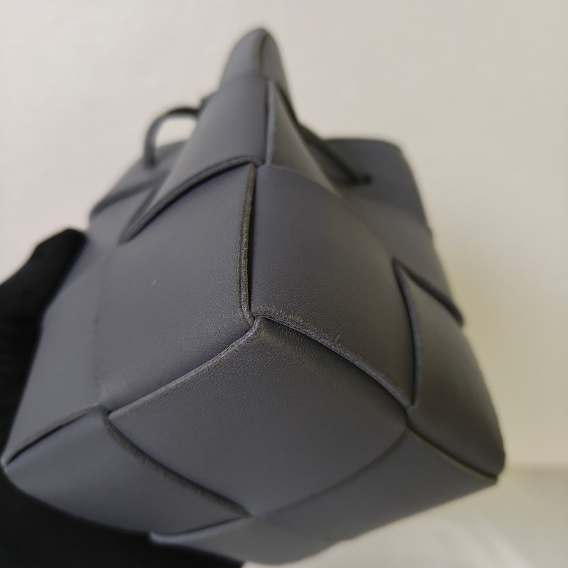 【9成新】㊣✨Bottega Veneta ✨寶緹嘉 BV Cassette 灰色 小羊皮 6格 寬版 編織 迷你 水桶包 肩背包 斜背包 /二手包/二手精品/保證正品🌳二手樹屋🌳-10