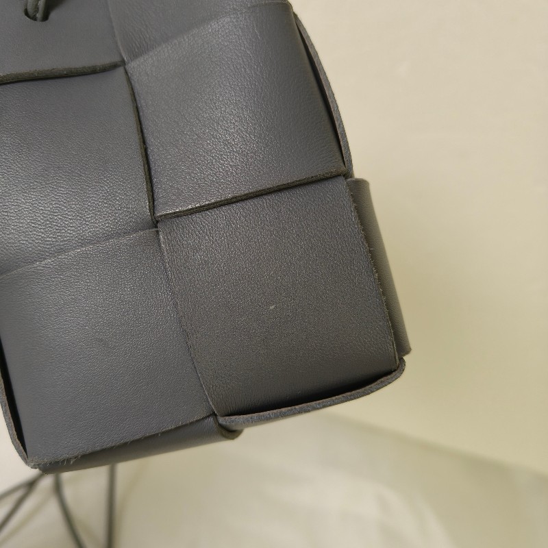 【9成新】㊣✨Bottega Veneta ✨寶緹嘉 BV Cassette 灰色 小羊皮 6格 寬版 編織 迷你 水桶包 肩背包 斜背包 /二手包/二手精品/保證正品🌳二手樹屋🌳-14