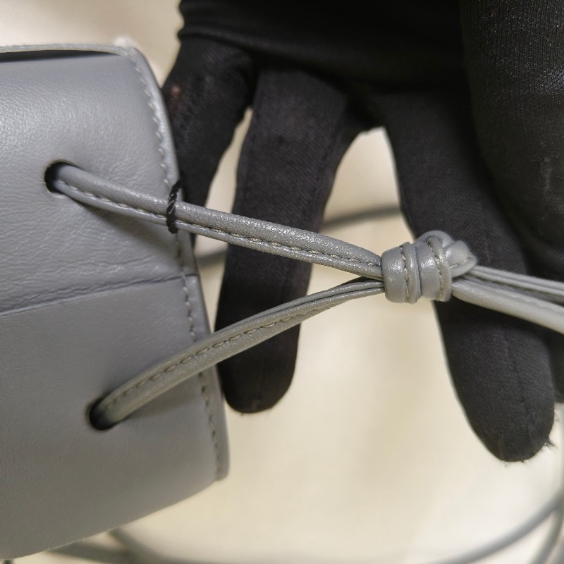 【9成新】㊣✨Bottega Veneta ✨寶緹嘉 BV Cassette 灰色 小羊皮 6格 寬版 編織 迷你 水桶包 肩背包 斜背包 /二手包/二手精品/保證正品🌳二手樹屋🌳-18